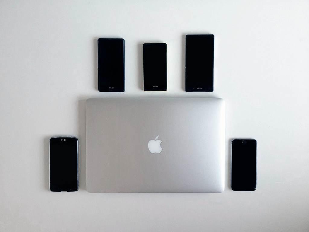 MacBook Pro и мобильные устройства